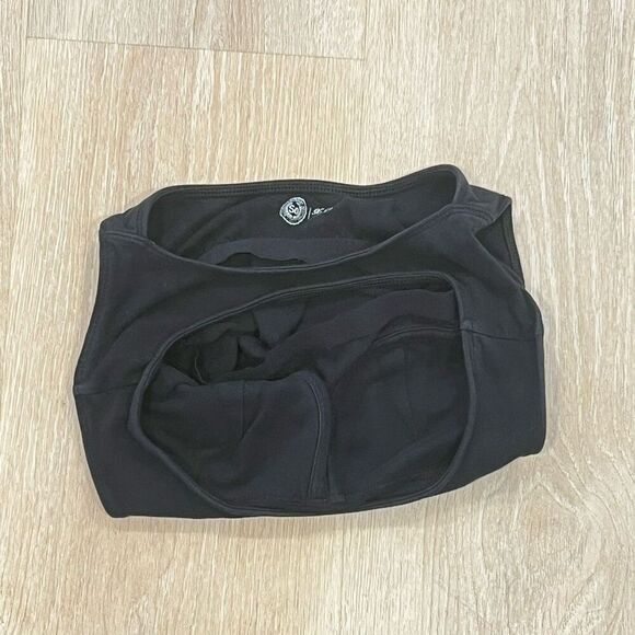 So Black Built in Bra Crop Top, Large Keyhole Cutout Back, Solid, Jrs X-small - Picture 4 of 7